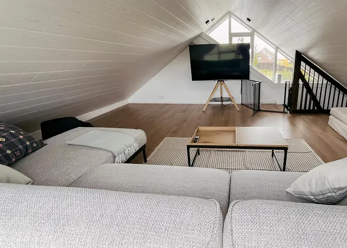 Kololo Cabin